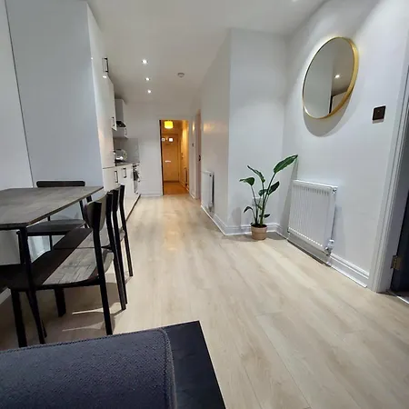 Bankwell Street Two Bedroom -Apartment With Parking Manchester Exterior photo