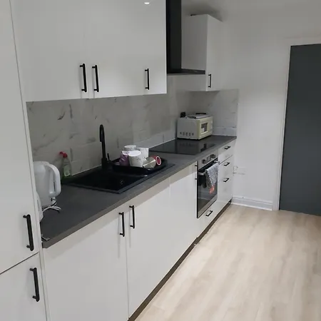 Bankwell Street Two Bedroom -Apartment With Parking Manchester Exterior photo