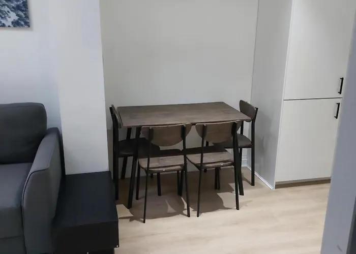 Bankwell Street Two Bedroom -Apartment With Parking