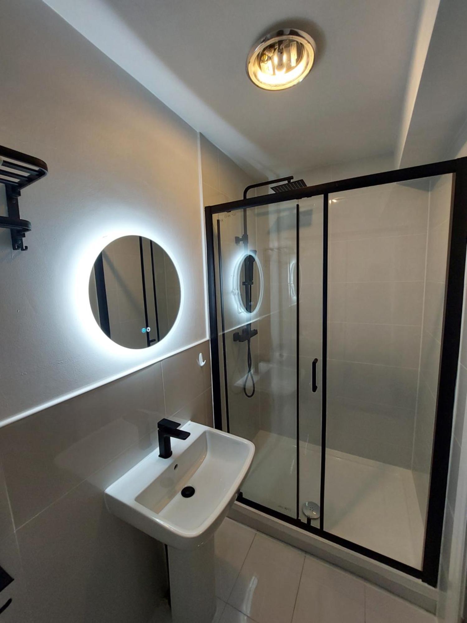 Bankwell Street Two Bedroom -apartment With Parking * Manchester